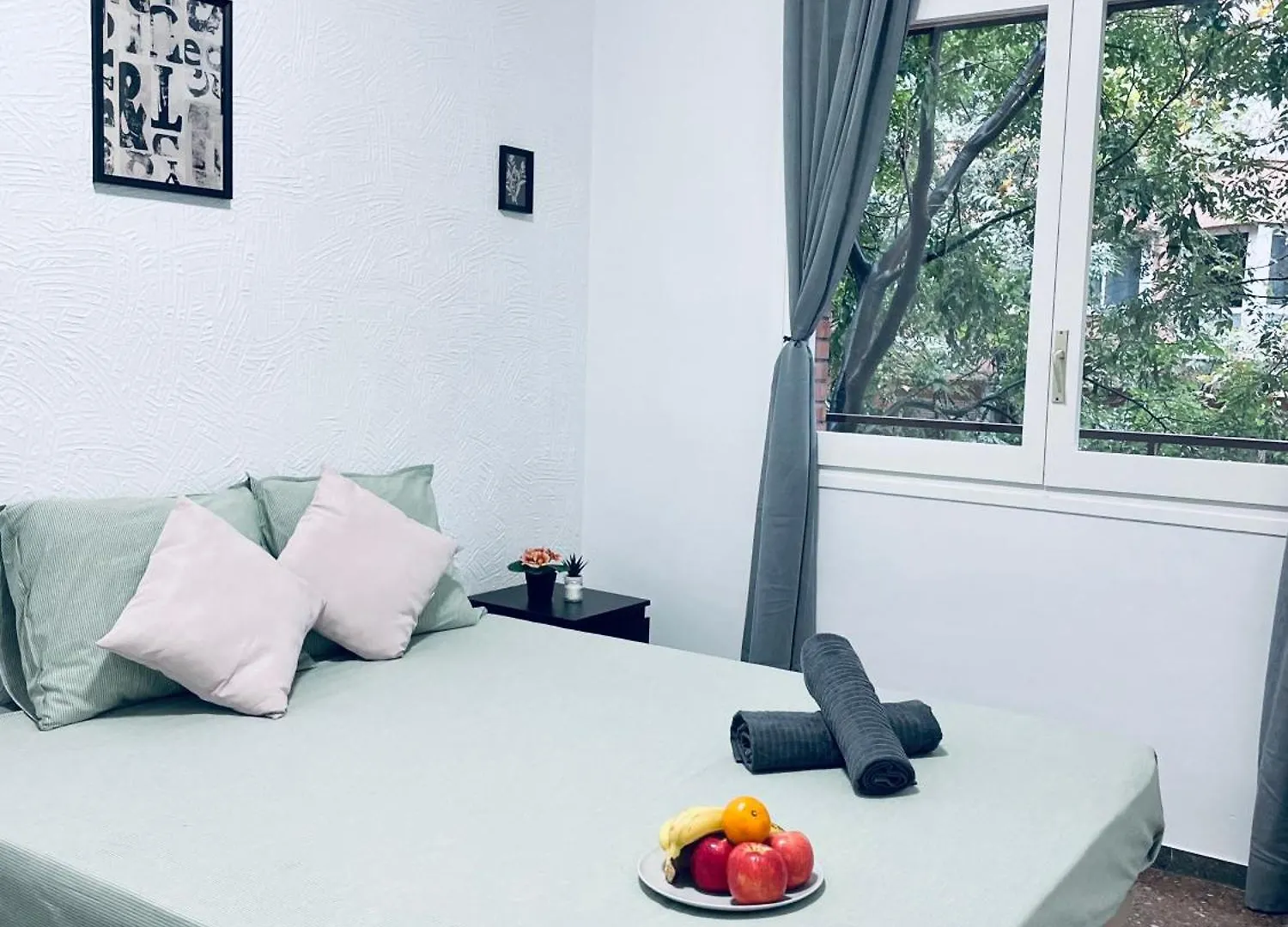 Sardenya 4 Bed and Breakfast Βαρκελώνη