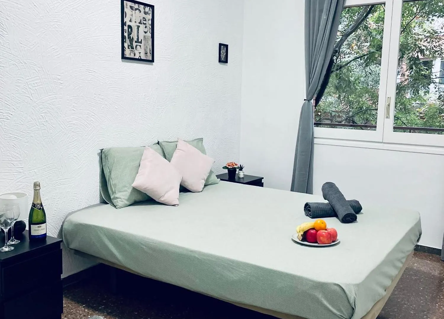 Sardenya 4 Bed and Breakfast Barcelona España